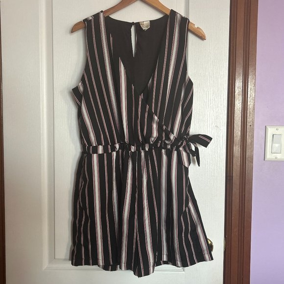 ⭐Japna Black and White Striped Romper - Picture 1 of 6